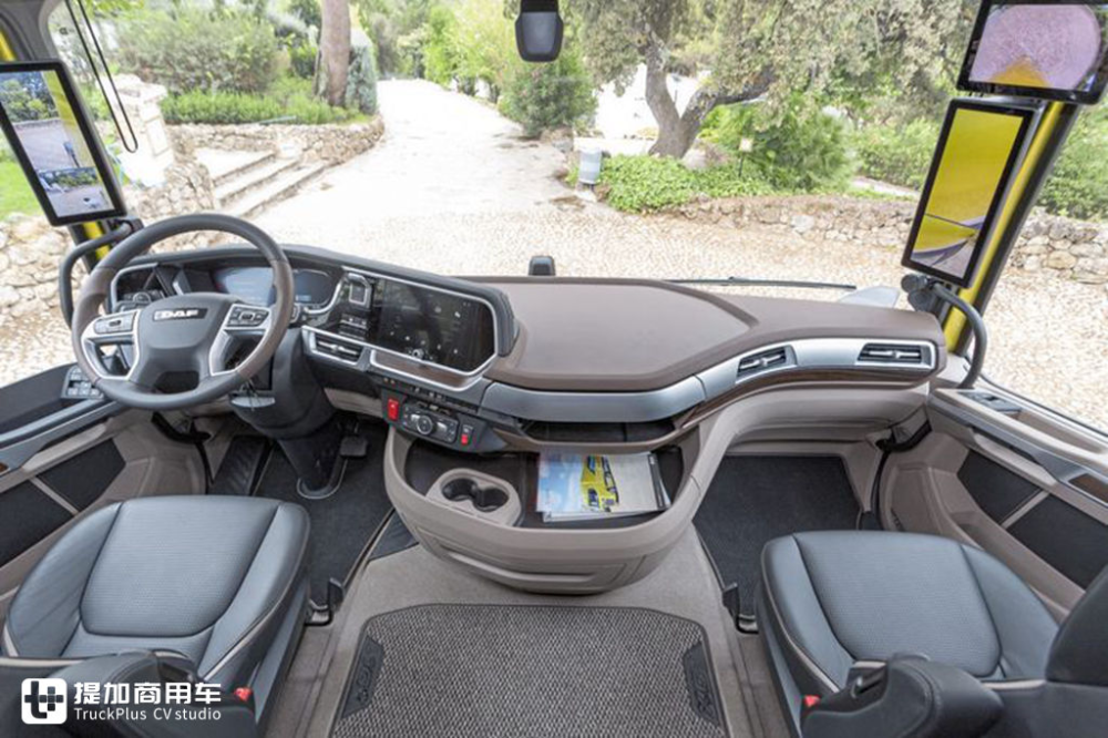 内饰方面,参考试驾视频来看,与普通的新一代达夫xf卡车并没有差别.
