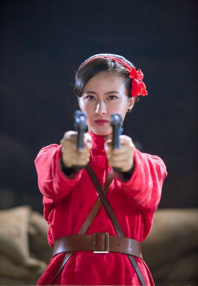 从台湾来的王牌特工没有例外地都是先空投降落在定海女匪黄八妹的地盘