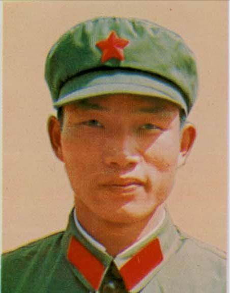 对越反击战中排长尹光忠肉搏捅死敌人一个人端掉越军火力点