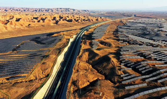 宁夏首条沙漠公路乌玛高速公路青铜峡至中卫段通车