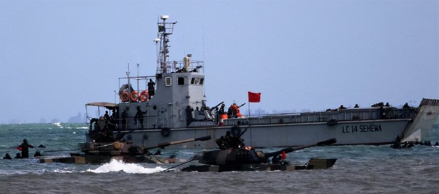 067型"玉南"级多功能登陆艇067型"玉南"级多功能登陆艇下面则是中坦两