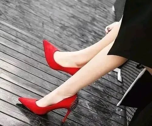 女人的高跟鞋情结女人为什么钟爱高跟鞋女人可以没有爱情但是一定不能