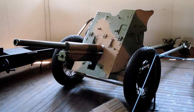 pak 35型37毫米戰防炮pak38型50毫米反坦克炮在1938年研製,1940年裝備