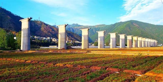 "绿巨人"飞驰大凉山——成昆复线凉山州冕宁米易段建设侧记