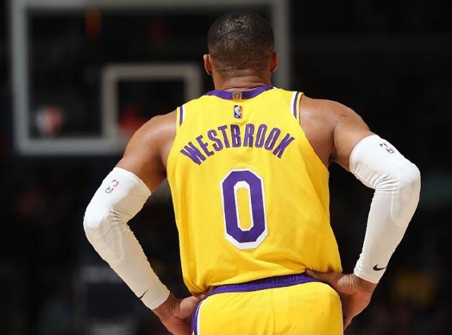 威少关键时刻又坑湖人?体能早已亮红灯为何不换下他