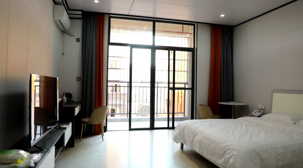 新增符合隔离标准的房间1300间,进一步提升入境旅客隔离能力,为凭祥