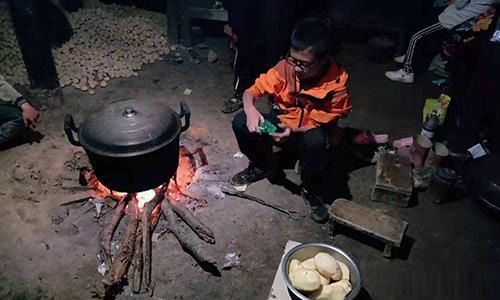 如果90后不去做农活,老一辈人说年轻人不能吃苦,下地干活,又说90后没
