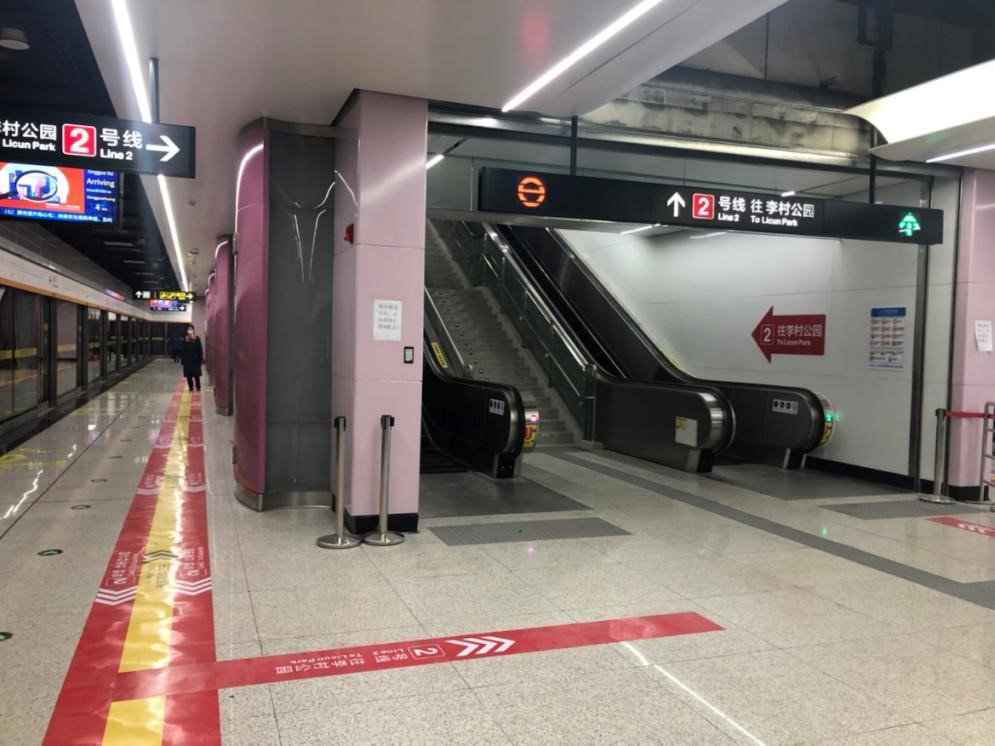 西海岸新区乘客乘坐1号线可在青岛站换乘3号线前往东岸主城区青岛站