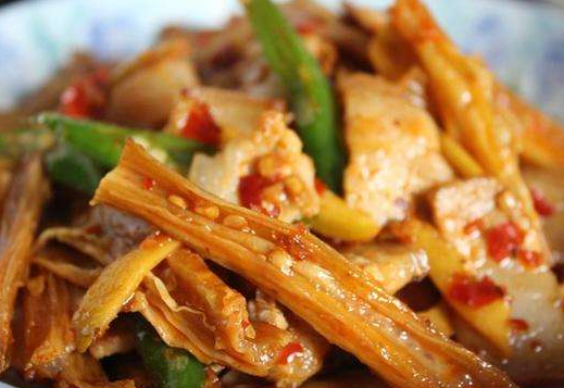 炒腐竹时第一步直接泡水就错了很多人不懂难怪腐竹外烂里硬