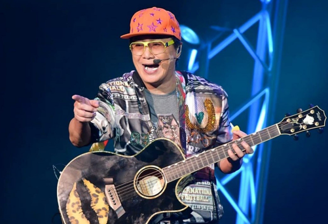 73岁许冠杰近况曝光!和家人欢聚一堂,千万豪宅尽显温馨