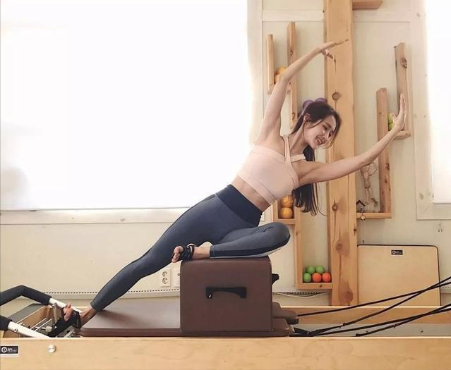 普拉提教练姜贤京这是我的瑜伽教练