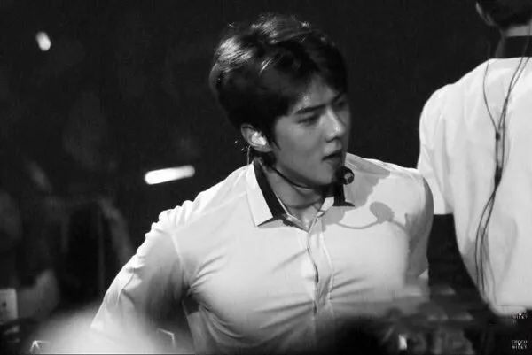 点击收看吴世勋25年来胸肌最大瞬间