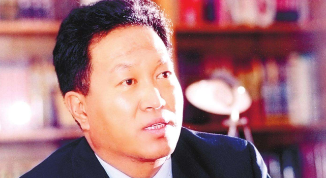杨卓舒出生在黑龙江省肇东市,虽然他出生在知识分子家庭,但是由于他的