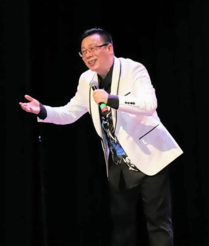 "海派清口"是上海滑稽演员周立波所创立,是从上海本地的单口滑稽北京