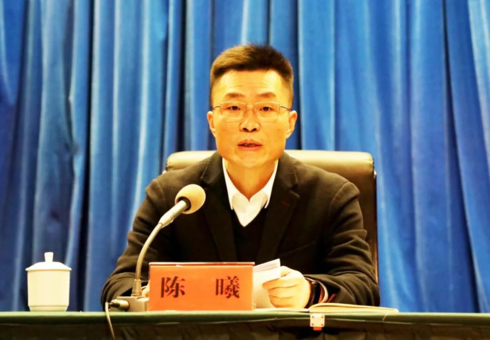 陈曦主持召开县委常委扩大会议