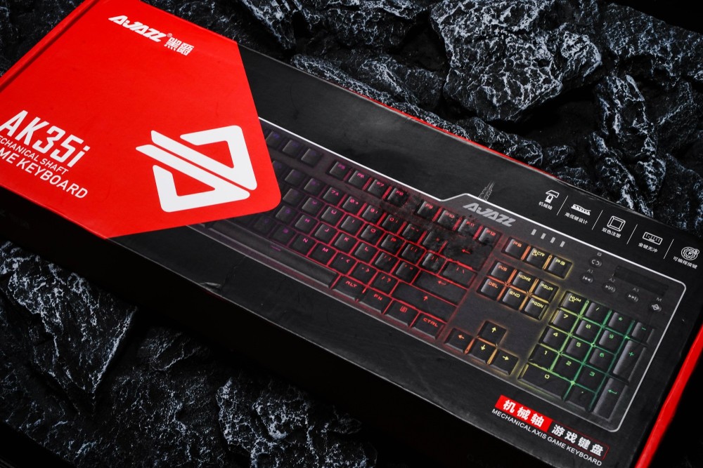 别看便宜但用着很舒服入手黑爵ak35i机械键盘