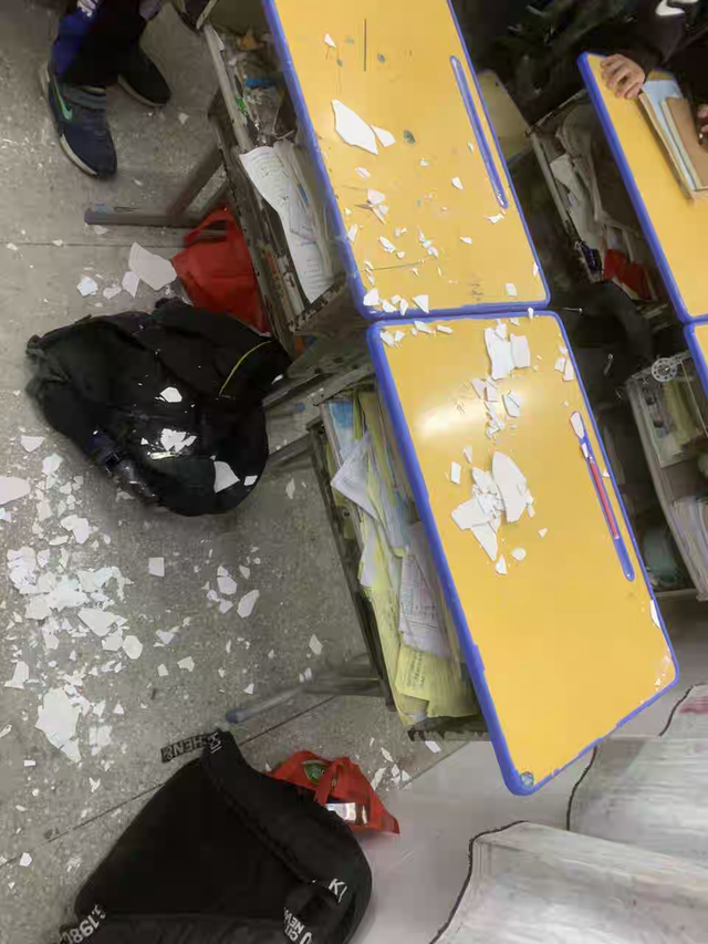 吉安一学校教室天花板石灰砂浆脱落砸中学生_腾讯新闻