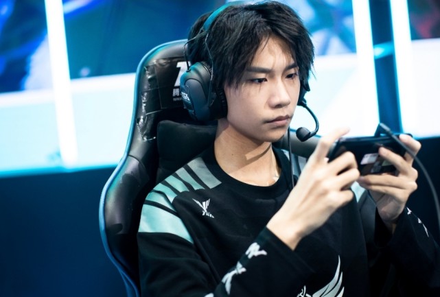 细心的小伙伴可能已经发现了,青岛bfg战队从7月份就悄然将俱乐部前缀