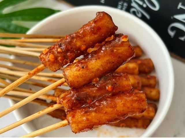 秒杀路边摊,巨美味的串串脆皮年糕!