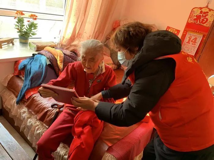 送苗上门滨城103岁老奶奶接种新冠疫苗