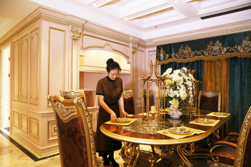 北京保姆:月入能过万,一步登天的上流生活?_腾讯新闻