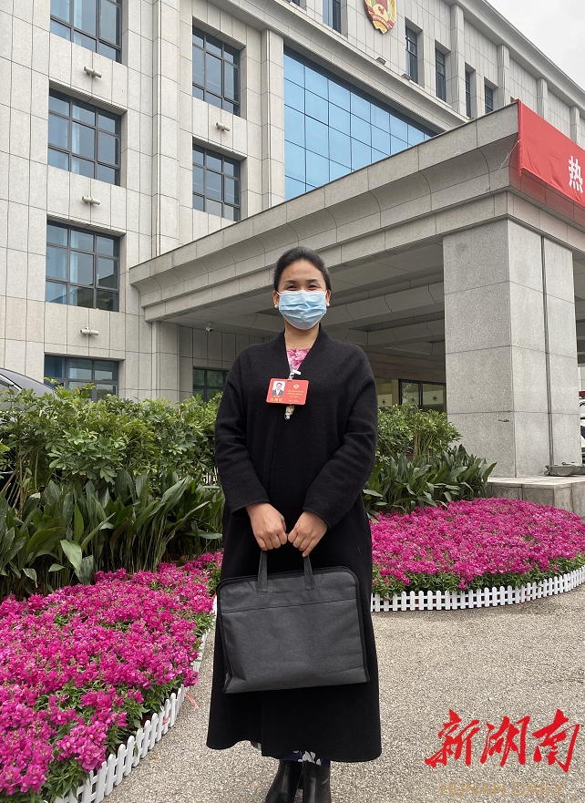 委员访谈彭小英株洲规模最大小学亟待解决交通拥堵问题