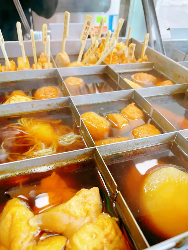 此前其还推出过胡辣汤,烤面筋,烤红薯,关东煮等多个商品,最终均取得了