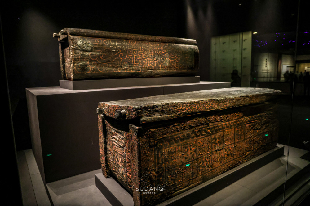 重约9吨的大棺材里躺着一个史无记载的国君陪葬品震惊世界