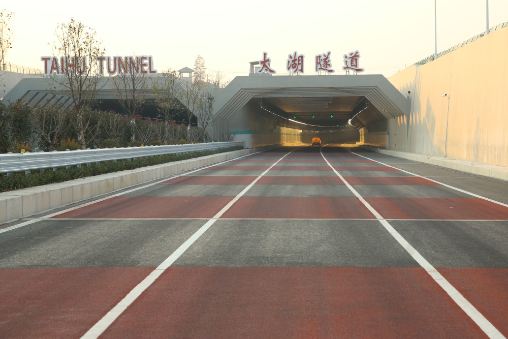 经济国内最长湖底隧道正式通车