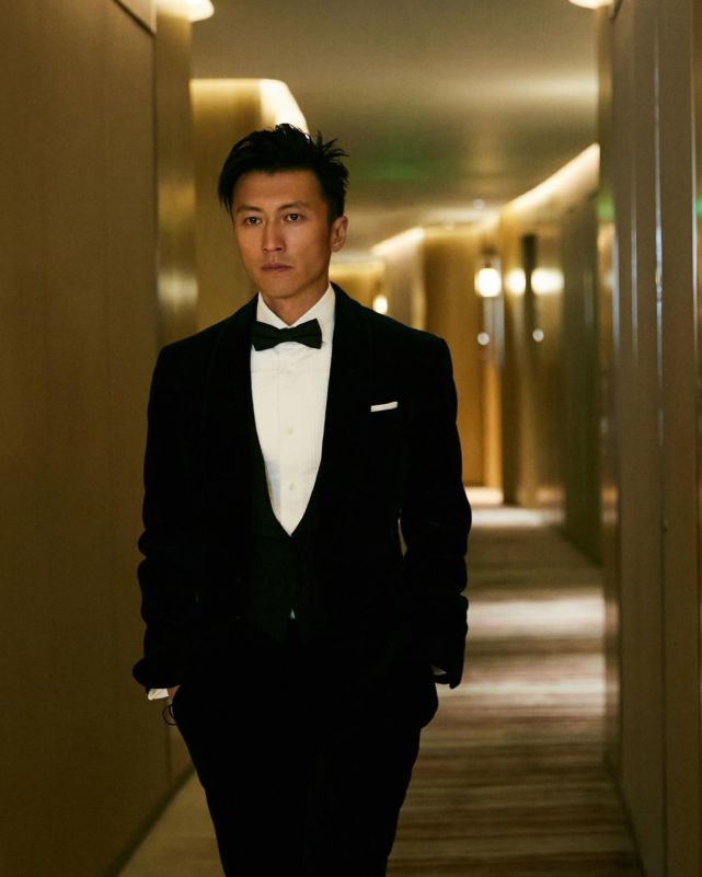 谢霆锋经典西装亮相金鸡奖,帅到没朋友!