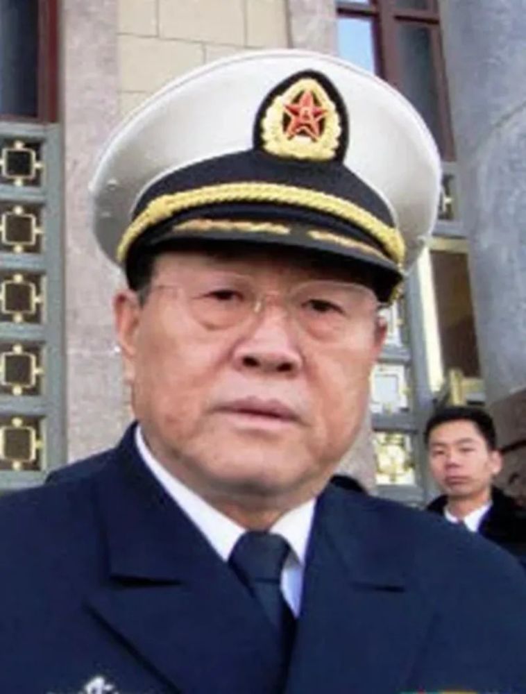 他担任了五年海军政委,47岁升少将,52岁升中将,61岁升上将_腾讯新闻