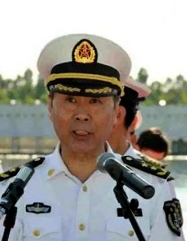 他担任了五年海军政委,47岁升少将,52岁升中将,61岁升上将