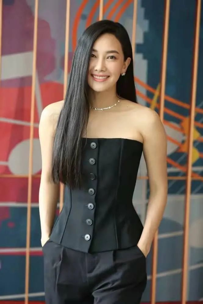 泰国的另类豪门媳妇不退圈不怀孕始终活跃荧幕前