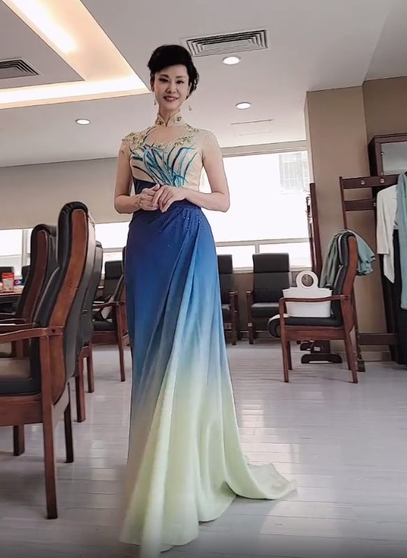 56岁于文华化妆间候场被拍!