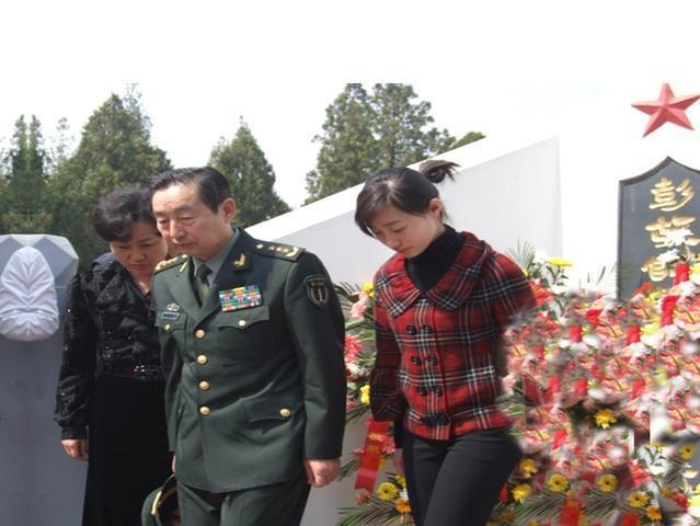 8年时间少将升中将,四年以后中将升上将,出生就和父亲阴阳两隔|彭小枫