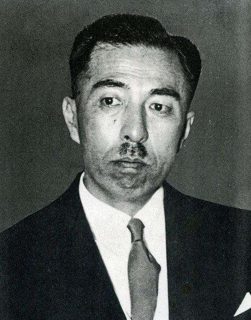 例如在侵华战争期间担任日本首相的近卫文磨,他先是跑去和麦克