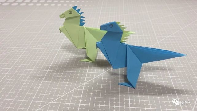 "手工折纸"一只小型的"犹他盗龙"!