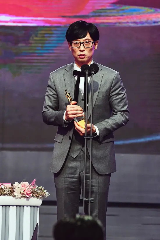 主持人刘在石连续两年获得"mbc演艺大赏"大赏,抓住了收视率和话题性.