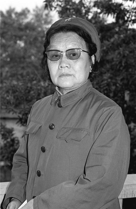 战斗结束后,因为找不到晏福生和警卫员的踪影,同志们以为他已经牺牲了