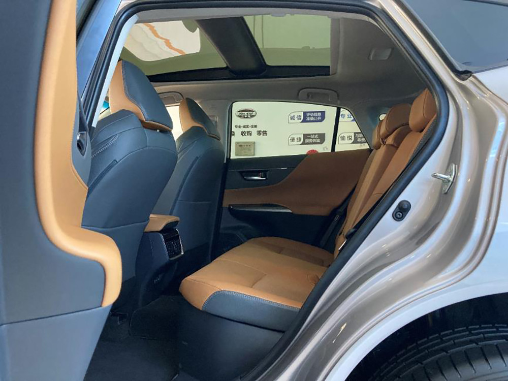 定位高于威兰达内饰质感超越汉兰达丰田威飒到店实拍