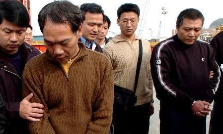 张锡名还跟人说过:绑架勒索只是自己的副业,逃亡才