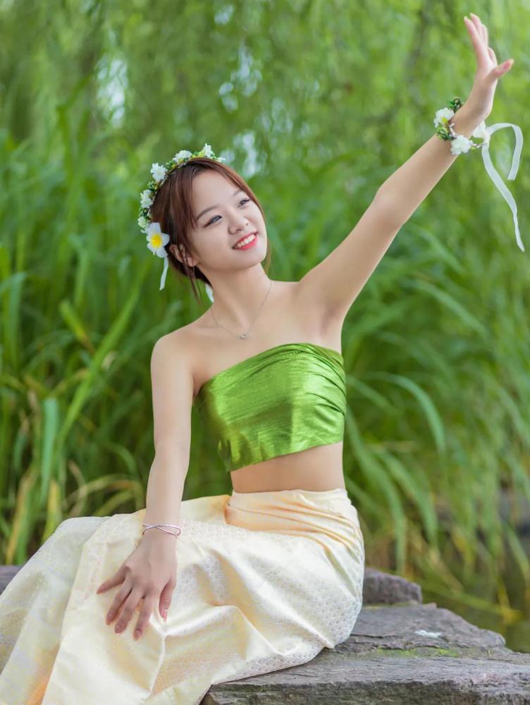 青婉过熙丨鞠婧祎同款傣族风情写真