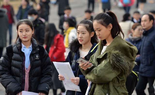 有一种颜值盛宴叫浙传艺考现场网友羡慕不已好想回来复读