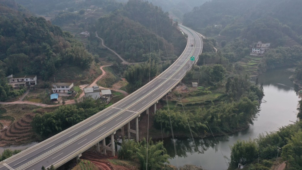 在汉央企参建的四川南向出川大通道宜彝高速通车