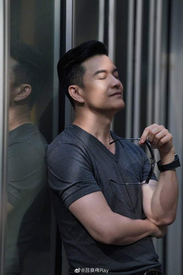 冻龄男神吕良伟再拿高含金量大奖网友实至名归