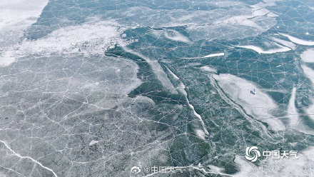 大自然的鬼斧神工 冬日湖面震撼冰纹_腾讯新闻