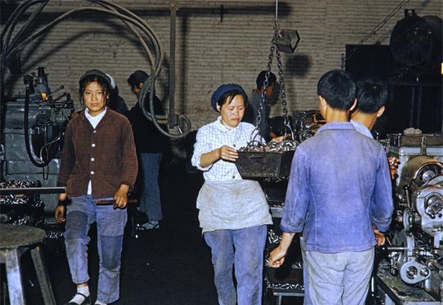 镜头下的国营大厂中国一拖1973年