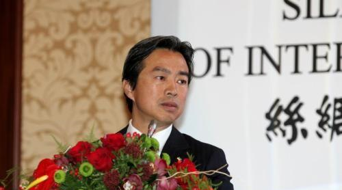 杜伟早期经历杜大使去世的时候只有58岁,这个年龄正是年富力强,精力