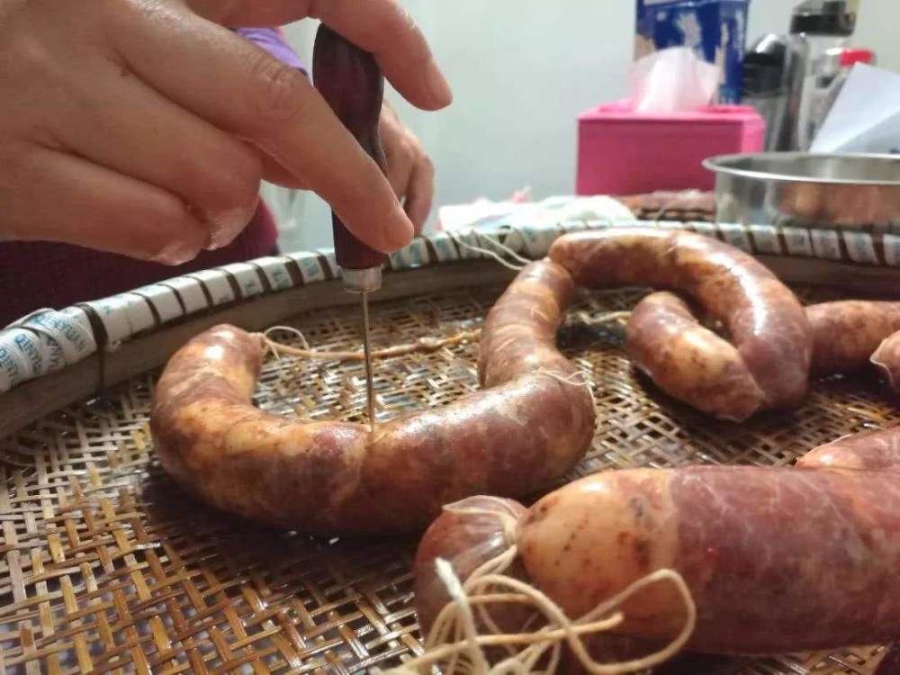 灌腊肠有诀窍牢记6大技巧1个配方照着做香肠鲜香入味