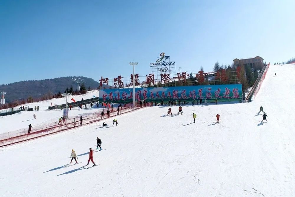 感恩常伴年度加推法台山景区松鸣岩国际滑雪场推出vip会员卡滑雪可享